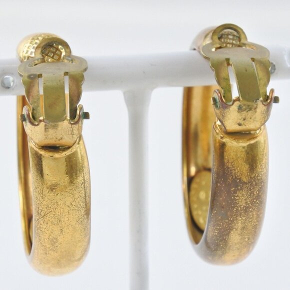 CHANEL Gold Earrings - Picture 3 of 7